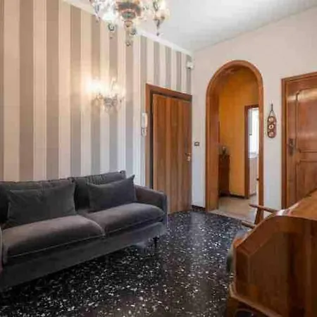 Ca' Pesaro Rooftop Terrace Apartment. Appartement Venise
