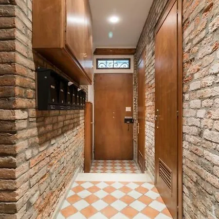 Ca' Pesaro Rooftop Terrace Apartment. Appartement Venise