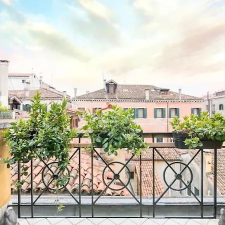 Ca' Pesaro Rooftop Terrace Apartment. *