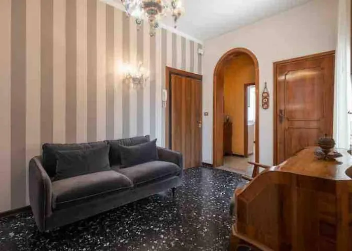 Ca' Pesaro Rooftop Terrace Apartment. Apartamento Veneza