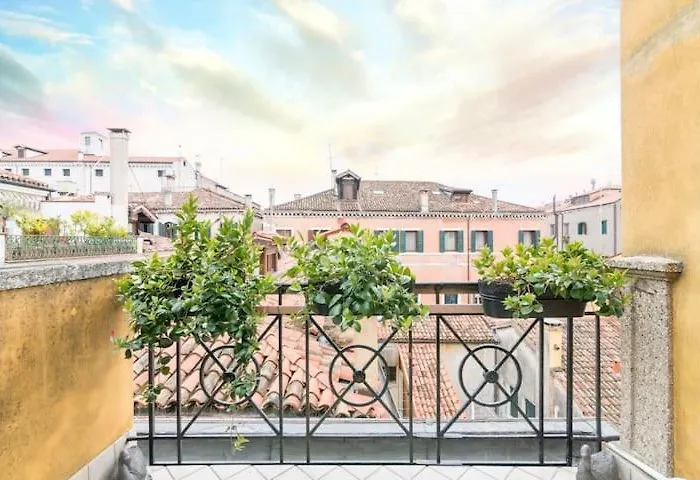 Ca' Pesaro Rooftop Terrace Apartment. *